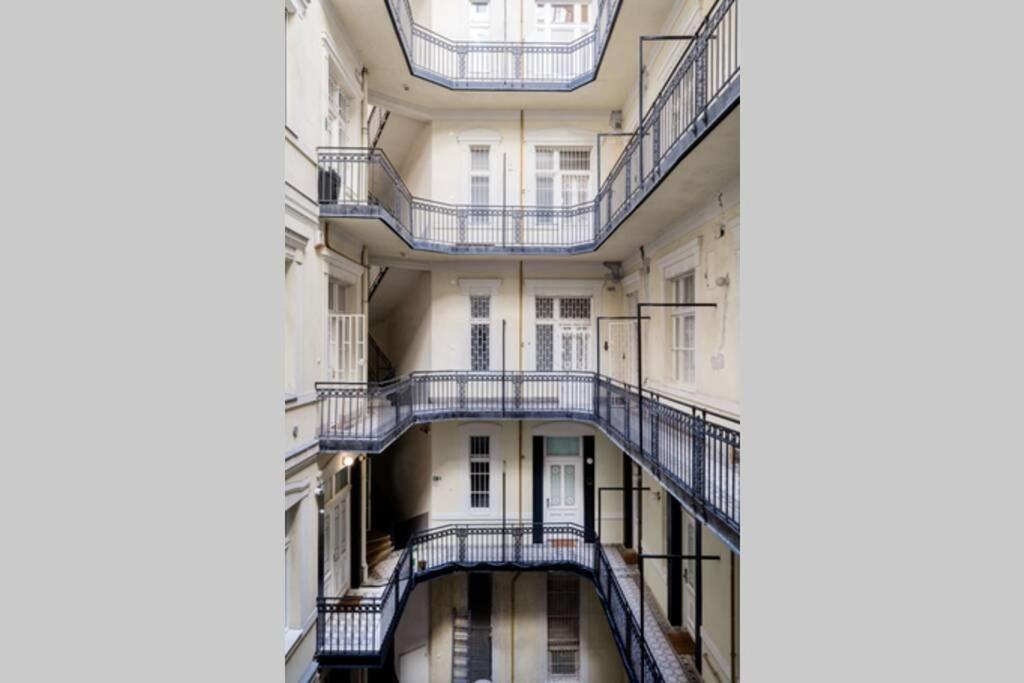 Oktober 6/8 Apartment Budapest Exterior photo